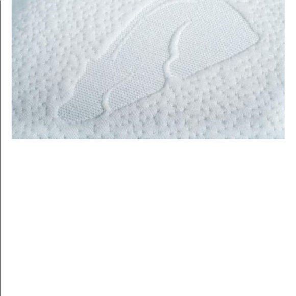 NWOT Belly Sleep Bamboo Pillow Cover - Picture 2 of 2